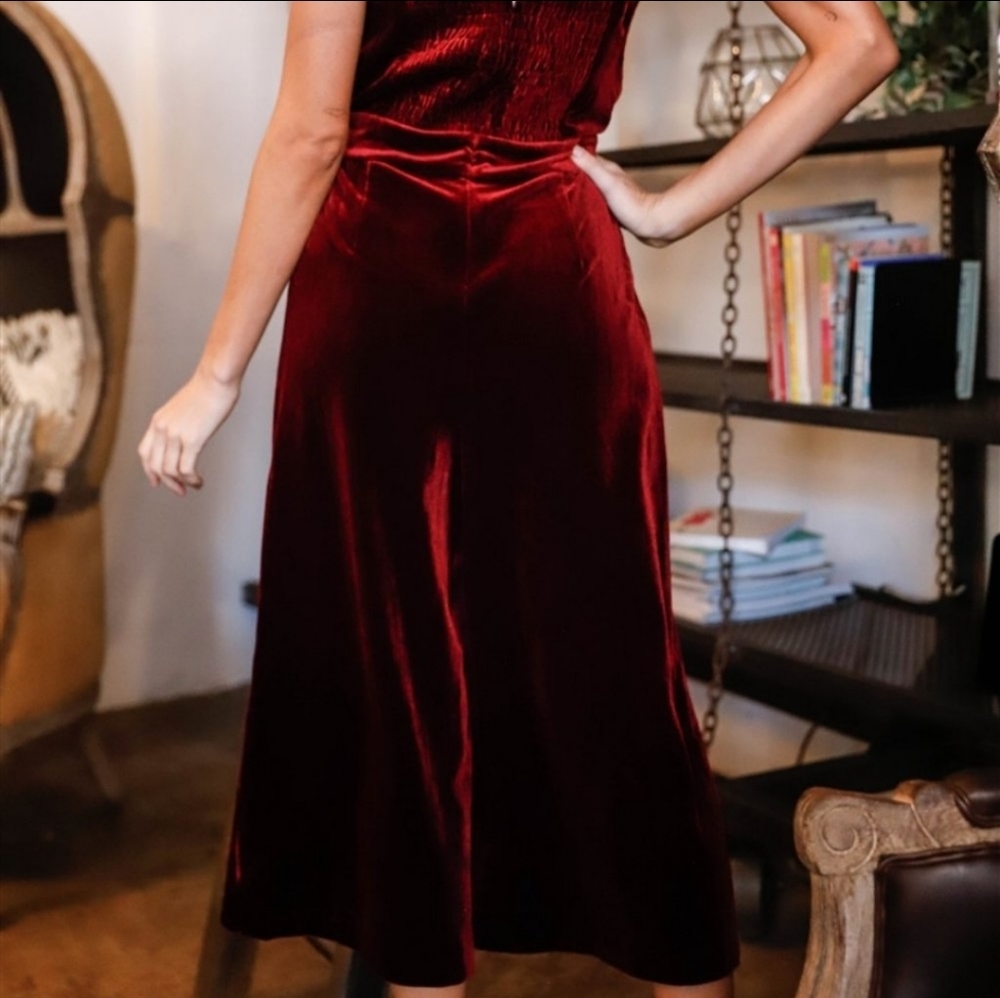 Red velvet sleevless jumpsuit - Picture 5 of 5